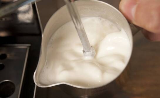 Rola dysz spieniających mleko w jakości napojów kawowych