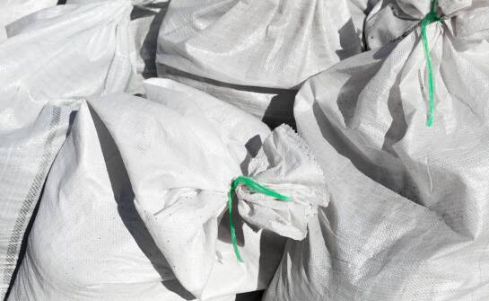 Dlaczego warto wybrać worki polipropylenowe do pakowania materiałów budowlanych