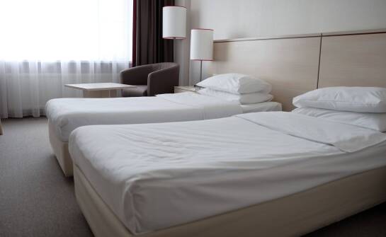 Jak personalizowane łóżka hotelowe mogą podnieść standard pokoju?