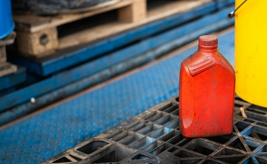 Wpływ jakości beczki plastikowej 50l na trwałość przechowywanych materiałów