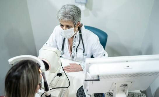 Dlaczego warto wykonać badanie suchego oka w renomowanej klinice?