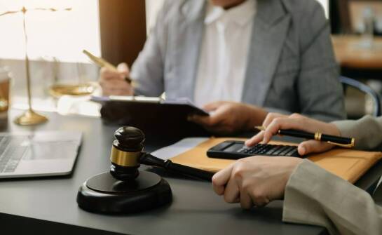 Jakie są korzyści płynące z ochrony prawnej przed agresywną windykacją?