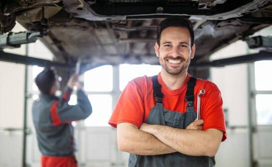Kompleksowe wsparcie posprzedażowe w autoryzowanych serwisach samochodowych