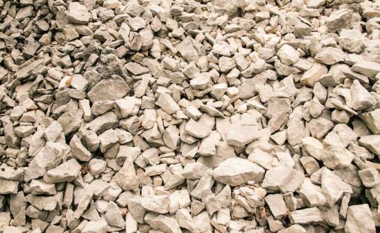 Wpływ kruszywa łamanego na stabilność i wytrzymałość konstrukcji