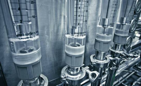 Jak reaktory biologiczne wpływają na zgodność z normami środowiskowymi?