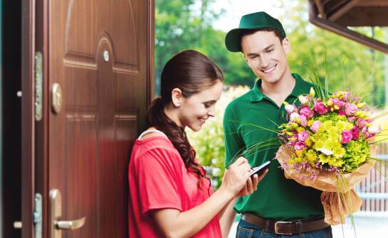 Jak kwiaty z dostawą do domu mogą uczynić rocznicę wyjątkową?
