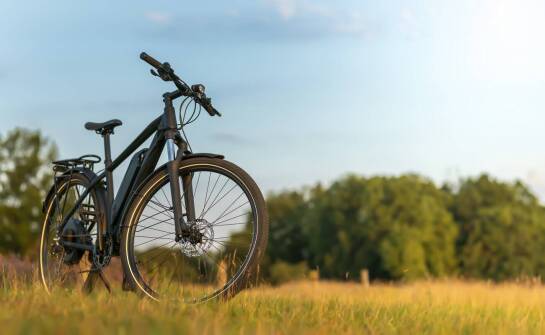 Rower all mountain: czym się charakteryzuje i dlaczego warto go wybrać?