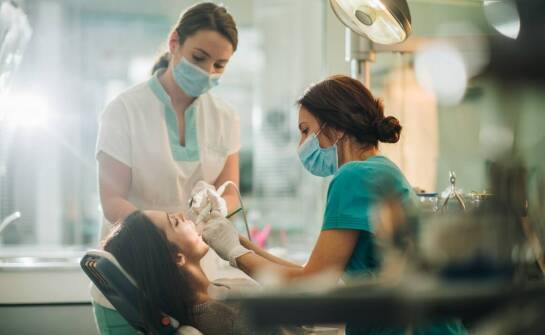 Jakie znaczenie mają regularne konsultacje stomatologiczne?