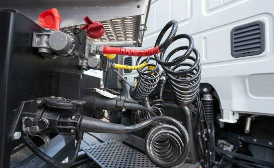 Nowoczesne systemy zabezpieczeń ładunku w przyczepkach samochodowych