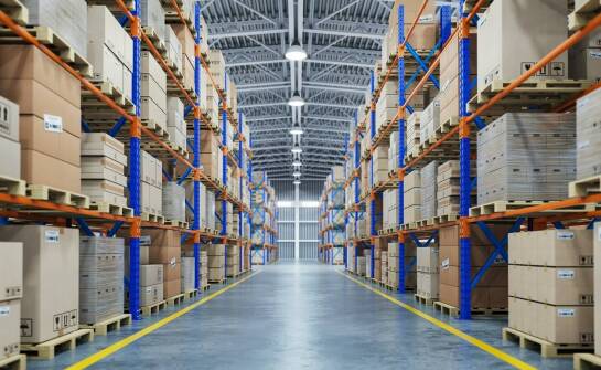 Jak dobrać odpowiednie regały typu drive-in do specyfiki przechowywanych towarów?