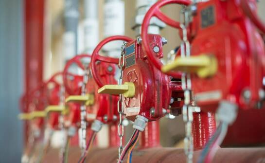 Przegląd dostępnych rozwiązań dla systemów gaszenia magazynów energii