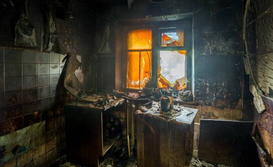 Sprzątanie po pożarze: dlaczego warto zlecić to specjalistom?