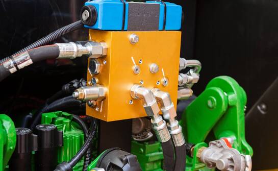 Jakie są zalety kooperacyjnego wykonania bloków sterowniczych?