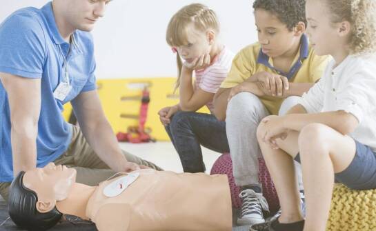 Kursy pierwszej pomocy - niezbędny element bezpieczeństwa w miejscu pracy
