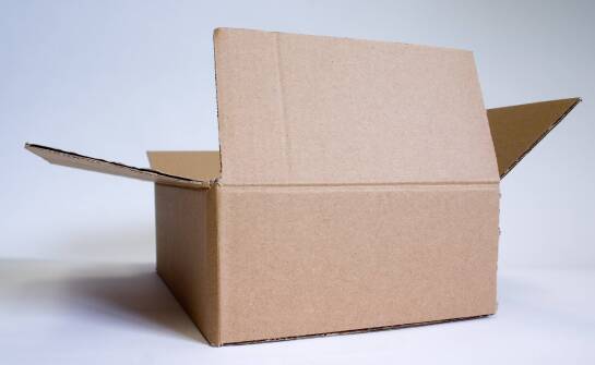 Przewaga tanich kartonów nad plastikowymi opakowaniami w kontekście ekologicznym