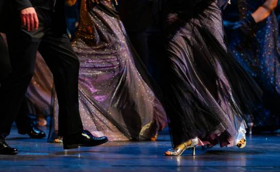 W jaki sposób burleska inspiruje inne dziedziny sztuki?