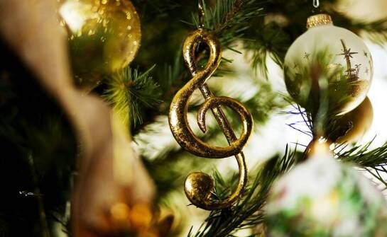 Zespoły muzyczne na świąteczne wydarzenia - jakie style sprawdzą się najlepiej?