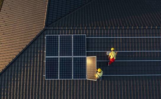 Jak przygotować się do montażu paneli słonecznych na dachu?