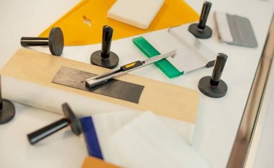 Zalety mobilnych gilotyn ręcznych w codziennej pracy