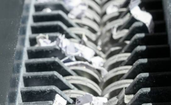 Wybór odpowiedniej metody niszczenia dokumentów: co warto wiedzieć?