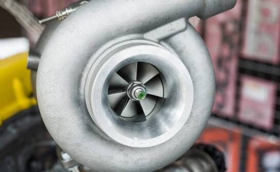 Jakie są kluczowe zalety regeneracji turbosprężarek dla kierowców?