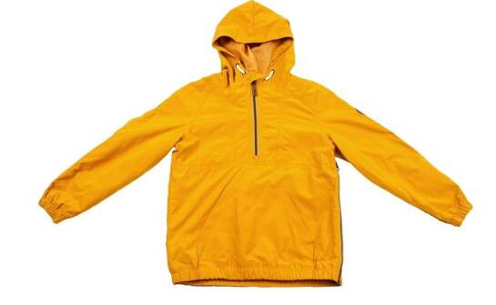 Kurtki sztormiaki na wymiar – dlaczego warto zainwestować?