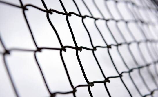 Jakie funkcje w budownictwie pełnią siatki zabezpieczające?