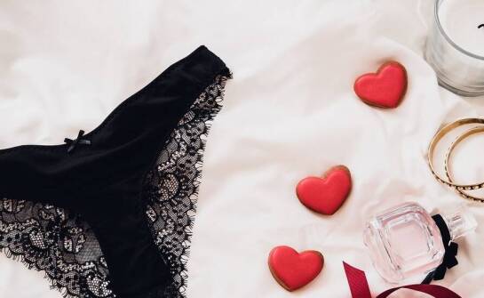 Seksowna bielizna damska: Klucz do zmysłowego uwodzenia w sypialni