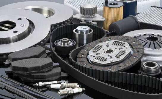 Jakie korzyści wynikają z użycia oryginalnych części zamiennych w naprawach?