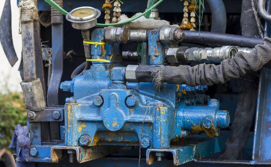 Jakie wyzwania stawia regeneracja siłowników hydraulicznych w wywrotkach?