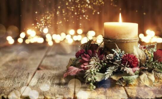 Jakie kwiaty i liście wybrać do świątecznych aranżacji florystycznych?