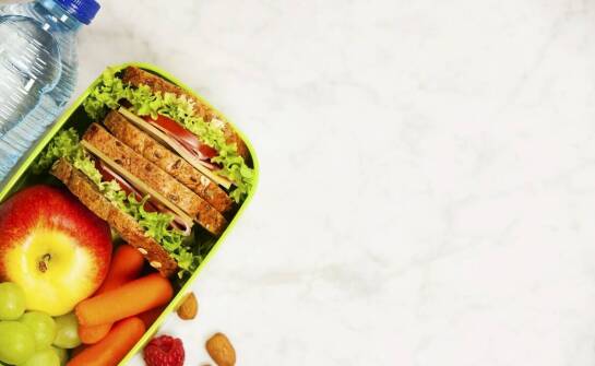 Dlaczego Tymbark napój to niezastąpiony element lunchboxów?