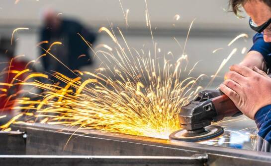 Jak skutecznie usuwać stare powłoki ze stali nierdzewnej przed galwanizacją?