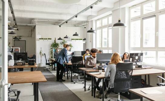 Jakie są kluczowe elementy skutecznej obsługi kadrowo-płacowej?