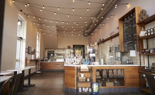 Zalety korzystania z warników do wody w restauracjach i kawiarniach