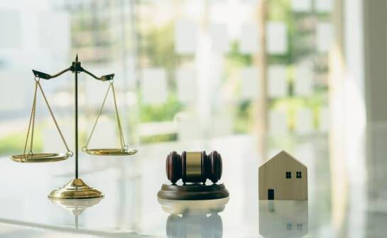 Jak prawo nieruchomości chroni interesy kupujących?