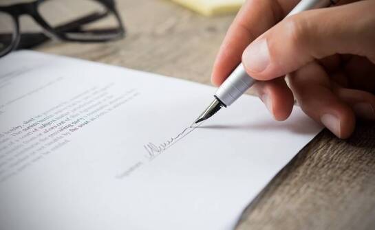 Notarialne poświadczenie podpisu: Kiedy jest potrzebne i jaki jest jego koszt?