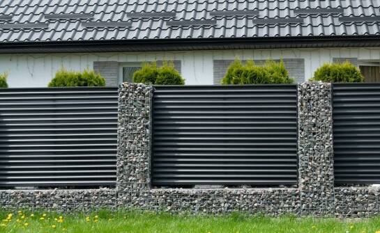 Nowoczesne wiaty śmietnikowe - estetyczne rozwiązania dla Twojej posesji