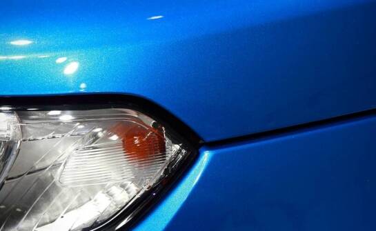 Folia do oklejania samochodu: jak wybrać produkt odporny na promieniowanie UV