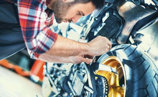 Dlaczego coraz więcej właścicieli motocykli wybiera folię PPF?