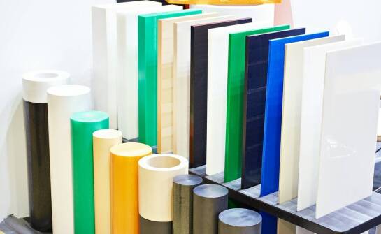 Jak wybrać odpowiedni materiał na plandeki dla różnych zastosowań?