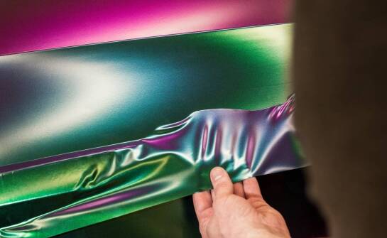 Zastosowanie folii PET w projektach graficznych i wizualnych