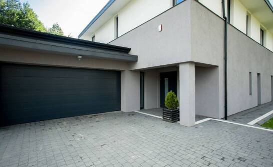 Jakie materiały zapewniają trwałość garaży modułowych tynkowanych?