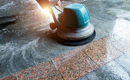 Porady dotyczące serwisowania polerek do podłóg w celu zachowania ich sprawności