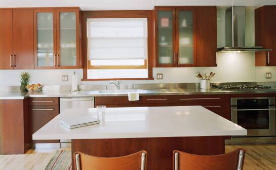 Jak fronty szklane mogą wpłynąć na estetykę mebli kuchennych?