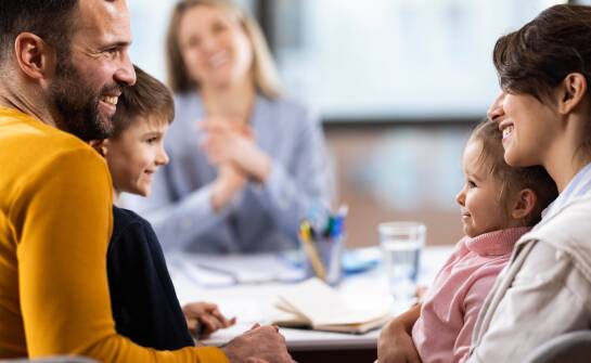 Jak szkolenia dla rodziców w Lublinie wspierają rozwój emocjonalny najmłodszych?