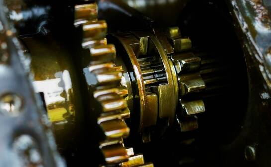 Kluczowe korzyści ze stosowania smarów Mobil w przemyśle maszynowym