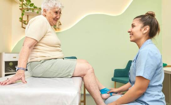 Porównanie tradycyjnych i nowoczesnych metod kinezyterapii dla seniorów