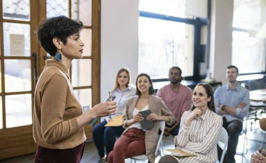 Dlaczego warto inwestować w szkolenia z zakresu kadr i płac dla pracowników?