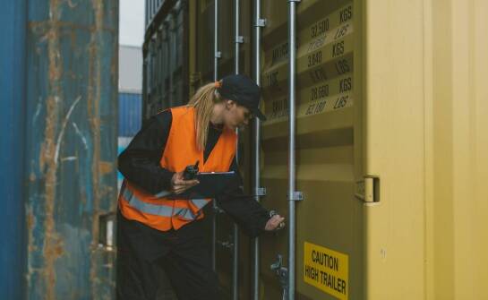 Jak wybrać najlepszego producenta kontenerów socjalnych?